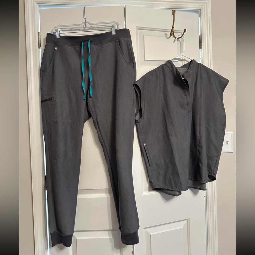 Figs scrub set graphite